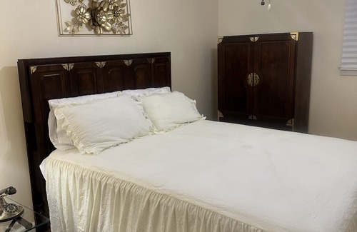 Decaturville House | Cheery, cozy, spa-restful home, near state parks