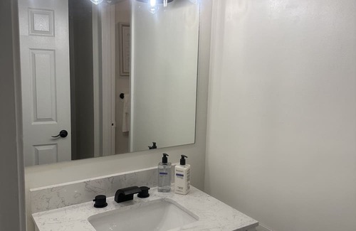 Decaturville House | Cheery, cozy, spa-restful home, near state parks