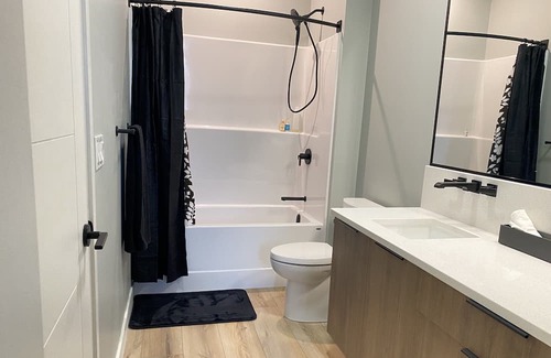 Vernon House | Middleton Main floor suite on Park