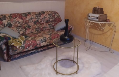 Neauphle-le-Vieux Villa | Location 2 Chambres D'hôtes Pour 3 Personnes en Pavillon Avec Jardin et Piscine