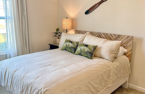 Sumter House | Spacious Home 5 miles from Shaw AFB w/ Pool Table, Firepit, & Screened-In Porch!