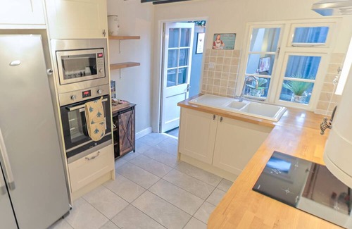 Burnham-on-Crouch Cottage | The Bay Tree Cottage is a newly refurbished cottage with loads aminities inside