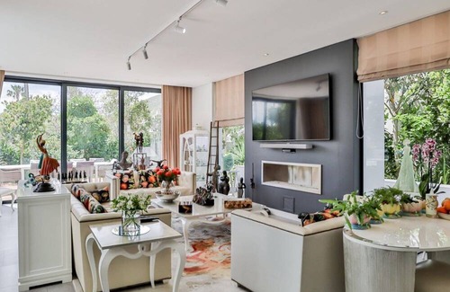 Fresnaye Villa | Stunning and Exclusive 4 Bedroom Villa with amazing Mountain View