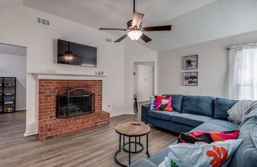 Allen House | Charming freshly renovated house in the heart of Allen.