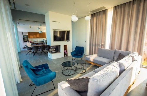 Zmijavci Villa | Luxury Villa Red with a pool