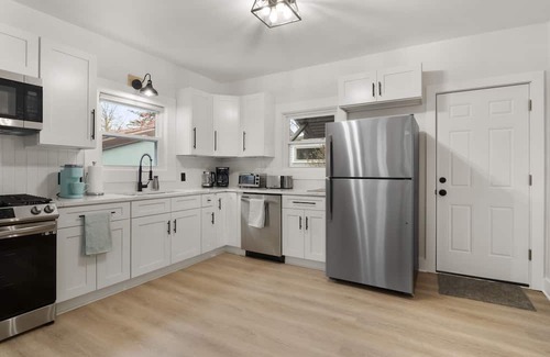 South Wedge House | Modern 4 BR/2 Bath House near University of Rochester