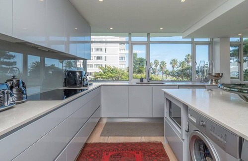 Three Anchor Bay Apartment | Unique and Immaculate Beachfront 4 Bedroom Apartment ocean view