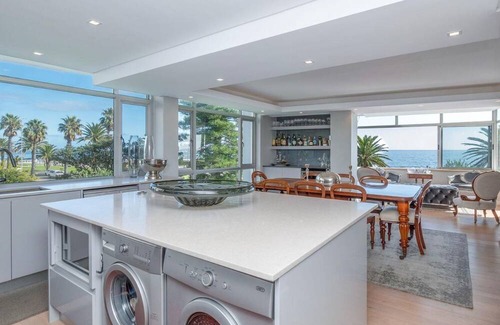 Three Anchor Bay Apartment | Unique and Immaculate Beachfront 4 Bedroom Apartment ocean view