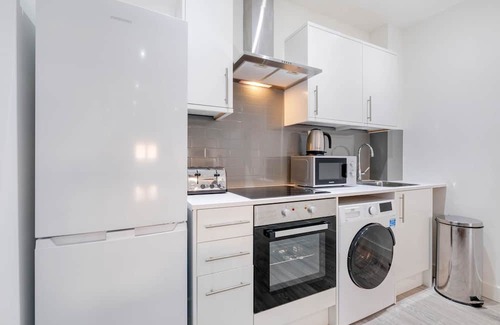 Corby Apartment | Corby City Centre Apt. 02 - Short-Term Rentals in Northamptonshire