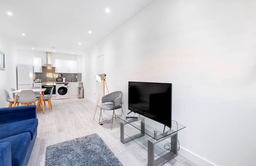 Corby Apartment | Corby City Centre Apt. 02 - Short-Term Rentals in Northamptonshire