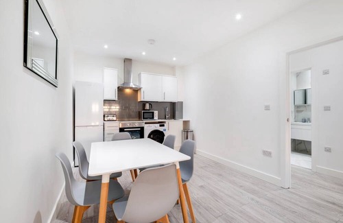 Corby Apartment | Corby City Centre Apt. 02 - Short-Term Rentals in Northamptonshire