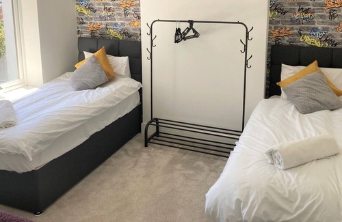 Wolverhampton House | Lovely 4-Bed House in Central Wolverhampton