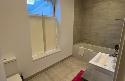 Wolverhampton House | Lovely 4-Bed House in Central Wolverhampton