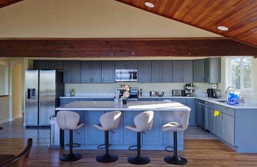 Federal Way House | Spacious 5-BR Retreat w/Stunning Puget Sound Views