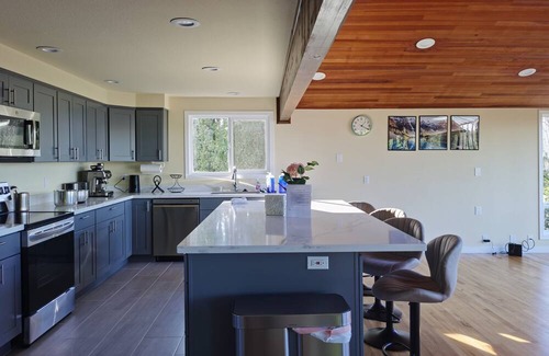 Federal Way House | Spacious 5-BR Retreat w/Stunning Puget Sound Views