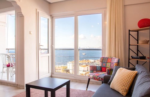 Konak Apartment | Lovely Flat in Konak with Sea View and Balcony