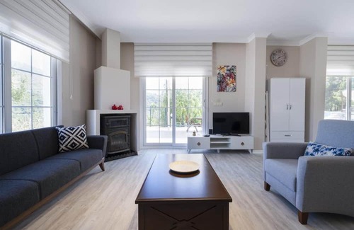 Avlana House | Greenery Home with Shared Pool in Marmaris