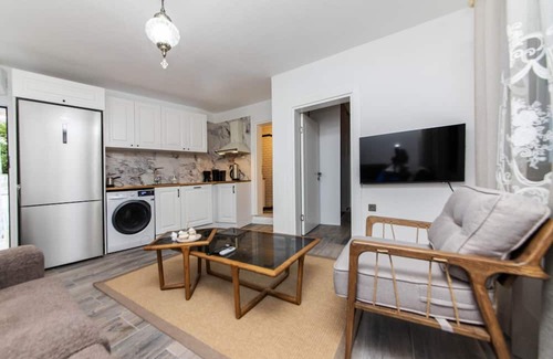 Bodrum City Center Apartment | Cozy Seaside Paradise 3 min to Beaches in Bodrum