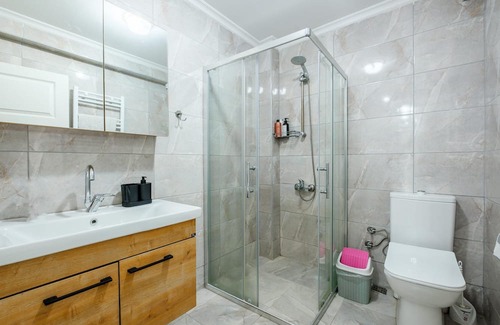 Osmangazi Apartment | Comfy Flat with Balcony in Bursa