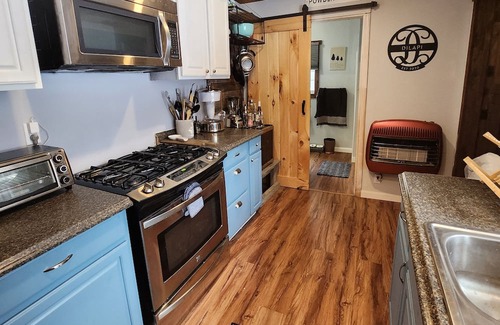 Dolgeville Cabin | COZY cabin in Adirondacks, view of the Millyway . Feel the stress melt away