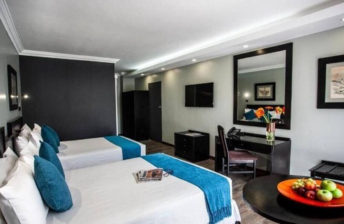 Maseru House | A Haven of Comfort & Convenience: Pool View, Shuttle Service and Free Parking!