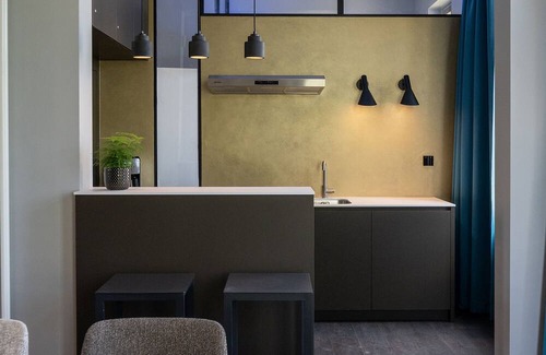 Sint-Pieters Villa | Stylish and fully equipped townhouse with large garden and swimming pond.