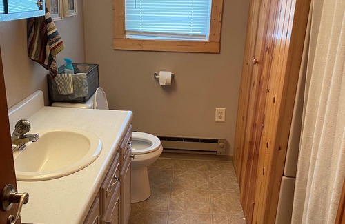 Bon Homme County Cabin | Cozy Cabin along Apple tree road with access to boat ramp for boating & fishing