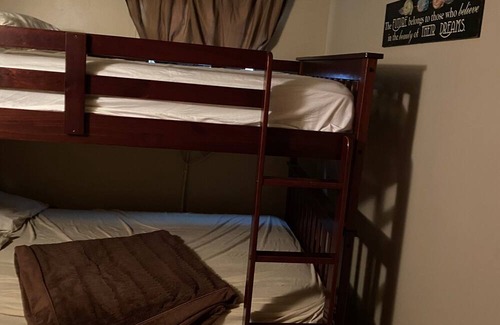 Bon Homme County Cabin | Cozy Cabin along Apple tree road with access to boat ramp for boating & fishing