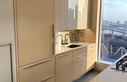 Financial District Condo | Huge HIGHRISE LUXURY CONDO LES MANHATTAN NYC w/All Amenities