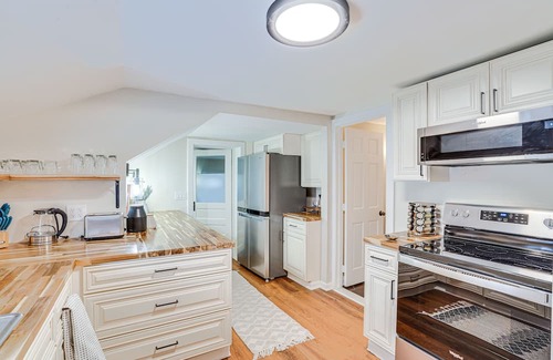 Franklin Springs Apartment | Chic New Hartford Apartment - Hike, Golf & Ski!