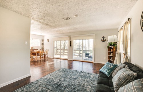 Cleveland House | Dog-Friendly Cleveland Home w/ Deck, Near Fishing!