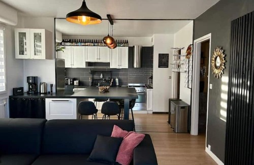 Blatin Apartment | Galaxie Appartement Moderne, Vue Ville et Puys