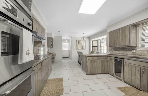 Broadmoor House | Large modern cozy spacious home great Location 2min from interstate Private yard