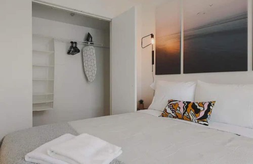 Ahuntsic Apartment | Acadie District 1-Bedroom Condo