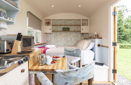 Sherborne Cottage | APPLE, pet friendly, character holiday cottage in Sherborne