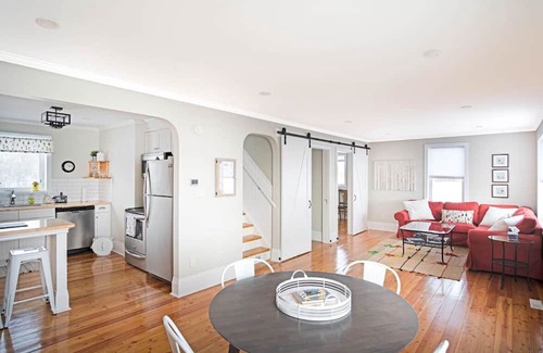 Niverville House | Marigold Cottage, a stunning prairie getaway in the beautiful Red River Valley.