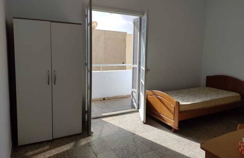 Pic ville Apartment | Charming 3-bedroom Apartment in Cité Habib, Sfax, Tunisia With TV and AC 🌿