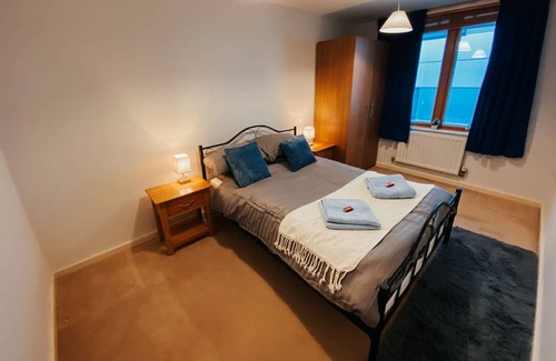 Canon's Marsh Apartment | Anchor Point - Cosy Apartment in Bristol