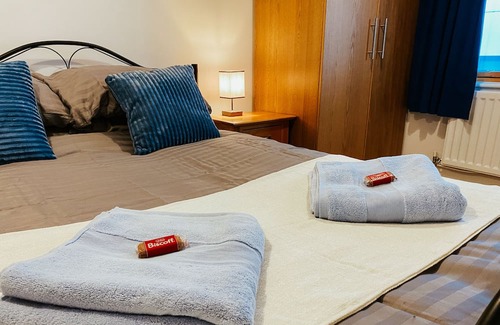 Canon's Marsh Apartment | Anchor Point - Cosy Apartment in Bristol