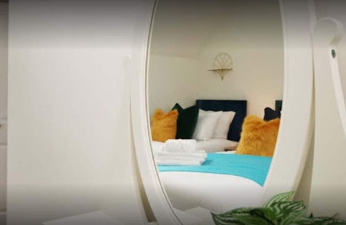 Llantarnam House | Free Parking | Bedrooms | Comfortable gatherings