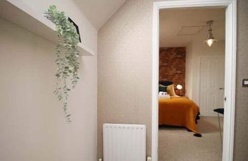 Llantarnam House | Free Parking | Bedrooms | Comfortable gatherings