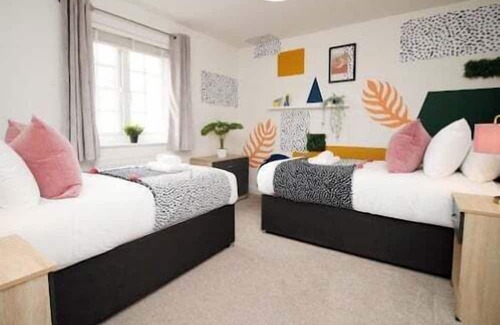 Llantarnam House | John Fielding (5BR, Free parking)