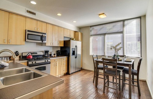 Raynolds Addition House | Albuquerque Townhome w/ Rooftop Deck & Gas Grill!