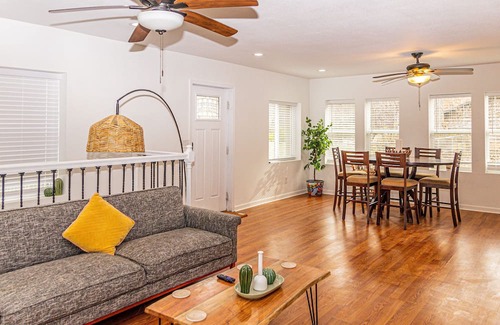 Kansas City House | 10 minutes to Kansas City downtown! Family size cabin, with game room & deck