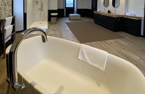 Haux Other | Château Haute-sage : Demeure Familiale D'exception Avec Piscine