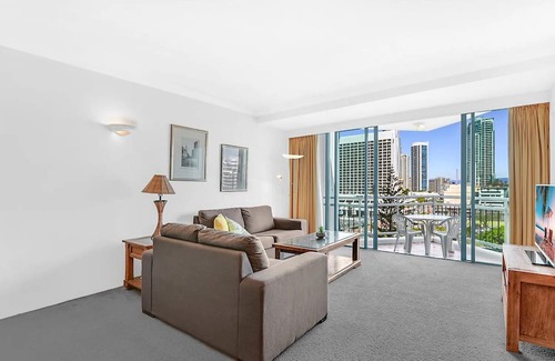Gold Coast Resort | Resort style apartment in the hart of Surfers Paradise