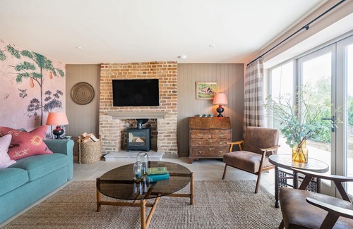 Dorchester House | Beehive - sleeps 6 guests in 3 bedrooms