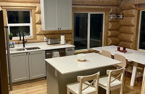 Sunshine Valley Cabin | Log cabin retreat, in beautiful Sunshine Valley, minutes from Manning Park.