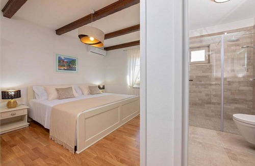 Topid House | Villa Mercedes is a nice newly built holiday home with swimming pool near Labin.
