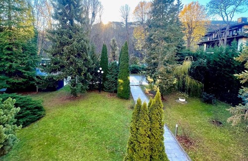 Baden Apartment | Holiday Apartment "Schickes Baden Bei Wien" with Shared Garden & Wi-Fi